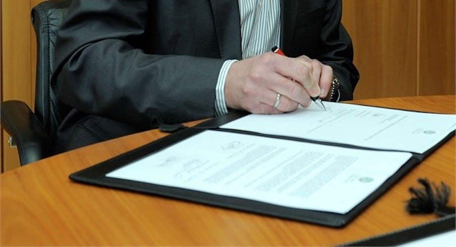 Contract signing
